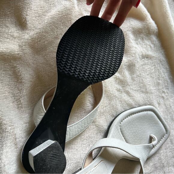 Athé Vanessa Bruno White Croc Embossed Leather Block Heel Sandals - Picture 9 of 10